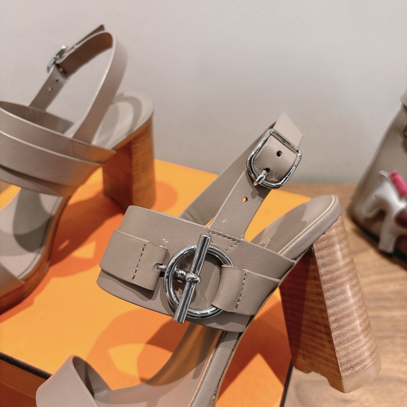 H**me5 sandals